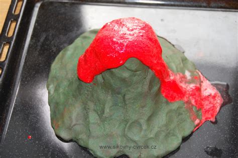 Model sopky z piesku