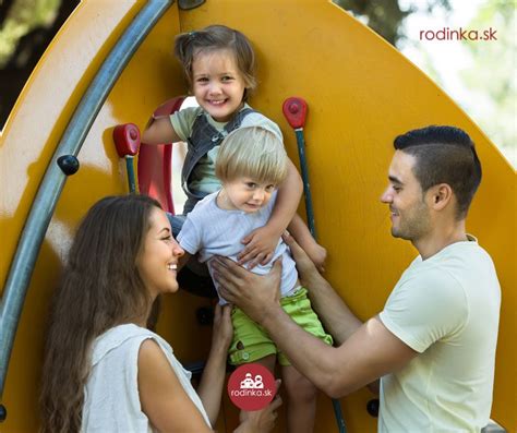 Rodina na ihrisku