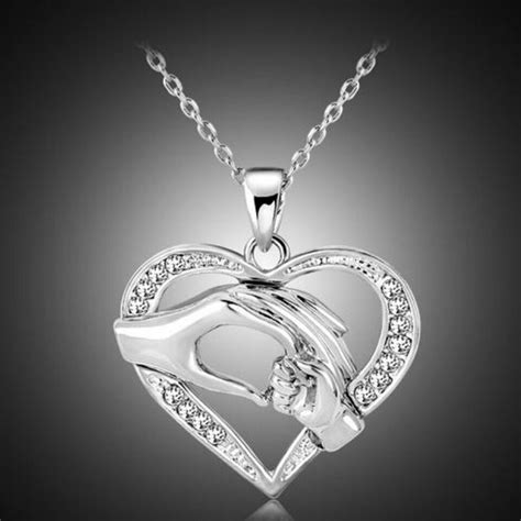 Ilustrácia lásky a väzby medzi matkou a dieťaťom