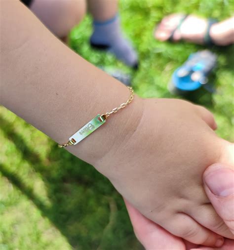 Detský náramok s menom a ochrannými symbolmi