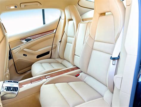 Ilustrácia masážnej sedačky v aute