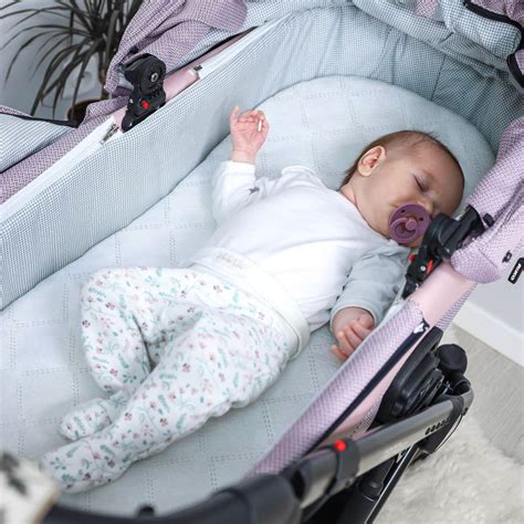 Ilustrácia kočíka Joie s označenými časťami