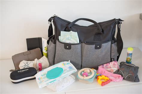 Ilustrácia prebaľovacej tašky s príslušenstvom