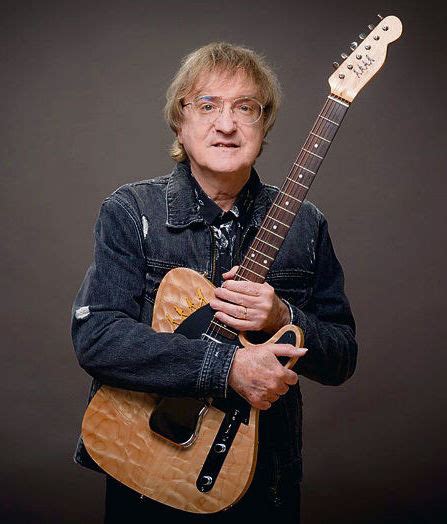 Miro Žbirka s gitarou