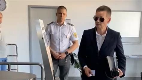 Ilustrácia súdneho pojednávania s dieťaťom