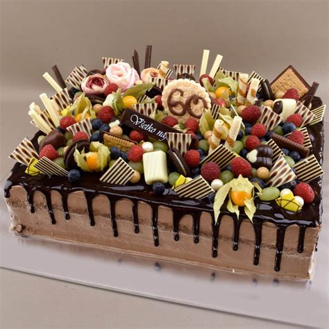 Naha torta s ovocím a čokoládou