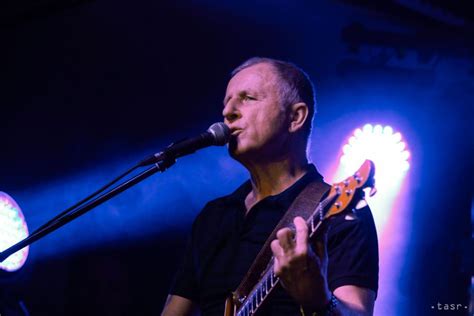 Ján Baláž s gitarou