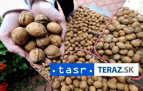 Rozmanitosť ovocia a orechov používaných pri pečení