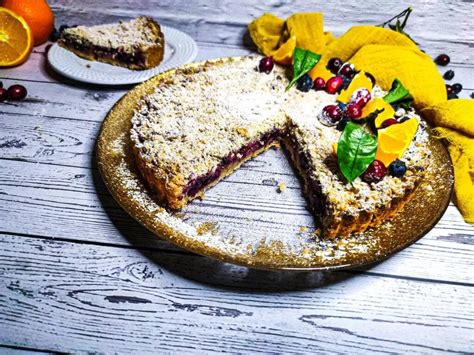 Štruktúra zdravého koláča s ovocím a orechmi