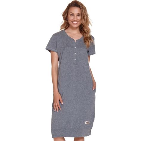 Dámska nočná košieľka na dojčenie s praktickými detailmi