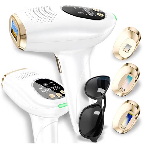 Žena používajúca IPL epilátor na nohy