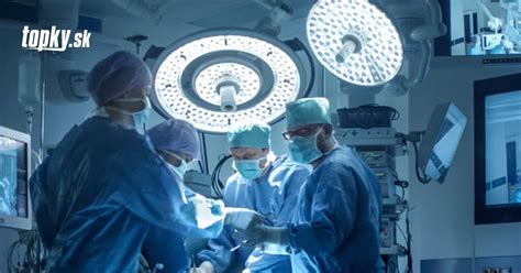 Tím lekárov pri cisárskom reze
