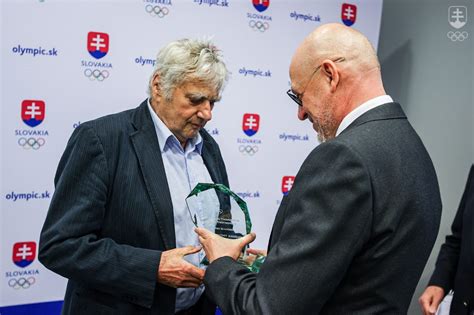 Andrea Gontkovičová pri preberaní ocenenia