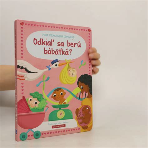 rodič číta knihu bábätku