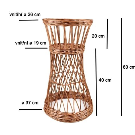 stojan s kolieskami pre prútený košík