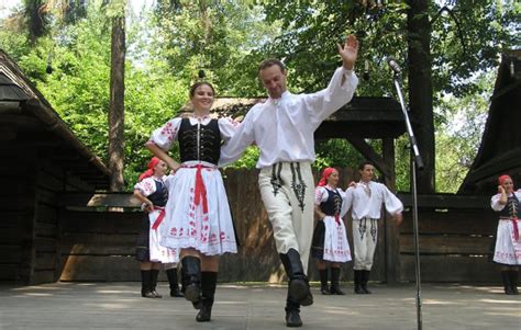 Slovenský folklórny tanec