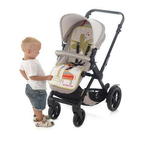 Interiér športového kočíka s béžovým poťahom