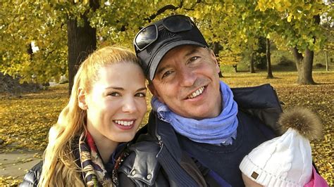 Václav Mika s partnerkou Kristínou a dcérou