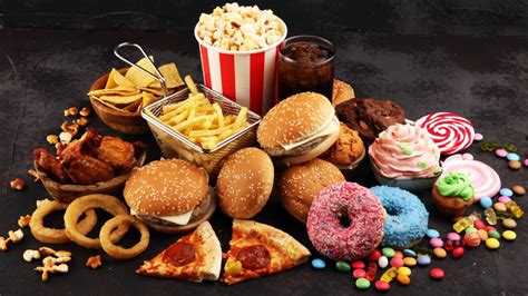 Ilustračná fotografia detí konzumujúcich nezdravé jedlo