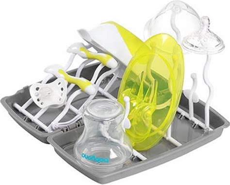 Obrázok rôznych typov pohárov a fliaš pre deti