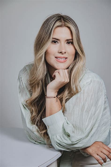 smútiaca žena