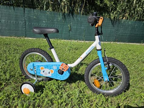 Porovnanie odrážadla a bicykla s pomocnými kolieskami