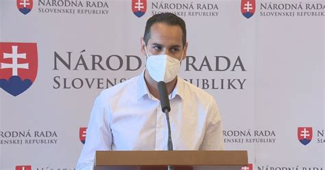 Ilustrácia rôznych strihov detských mikín