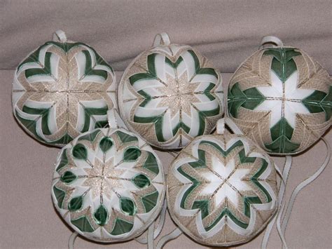 Ukážka rôznych farieb a vzorov pletených fusakov