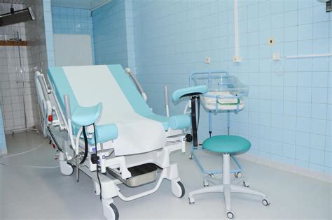 Schéma pôrodného boxu s vybavením