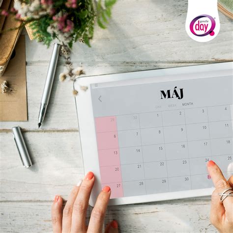 Ilustrácia ženského reprodukčného systému s vyznačeným prvým dňom menštruácie.