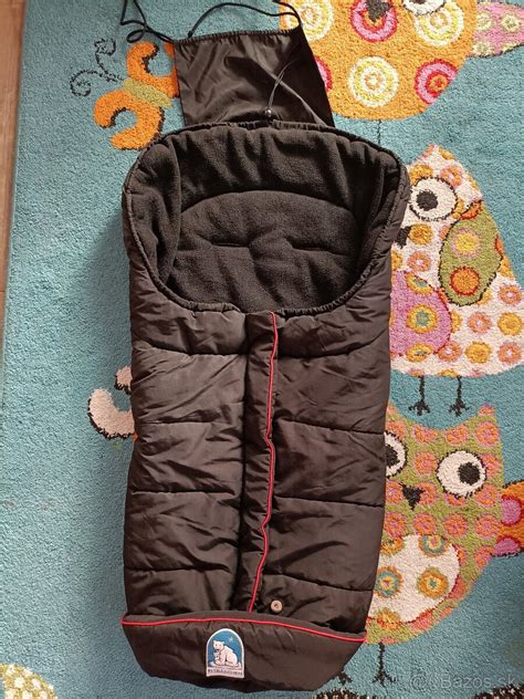 Detailný pohľad na zimný fusak Eisbärchen