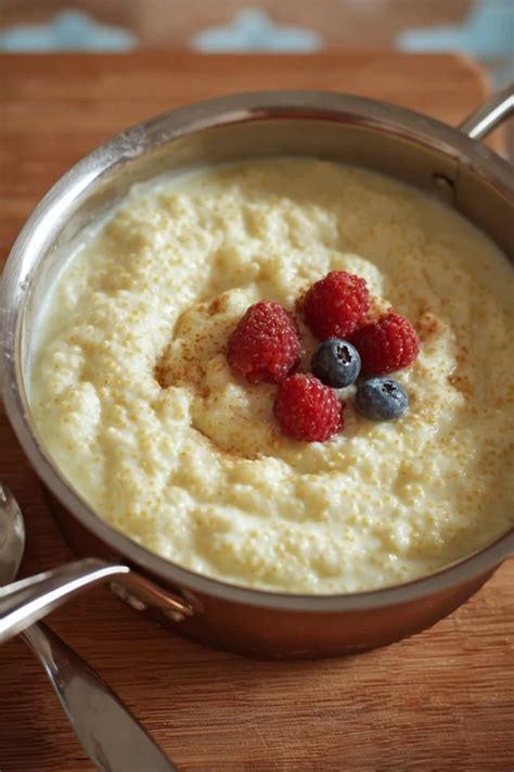 Špaldová krupicová kaša s ovocím