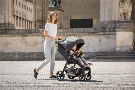Infografika porovnávajúca modely kočíkov Britax
