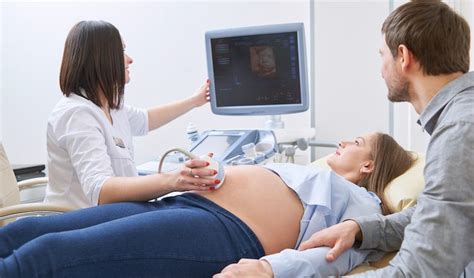 žena v slzách po ultrazvuku