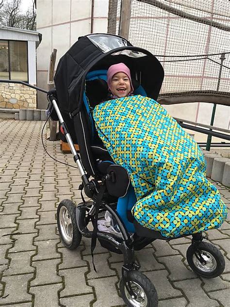 Detailné zábery polohovania rehabilitačného kočíka MEWA