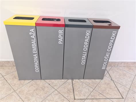 Ilustrácia dieťaťa nájdeného v smetnom koši