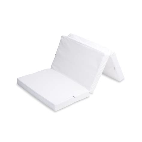 dve úrovne matraca v cestovnej postieľke