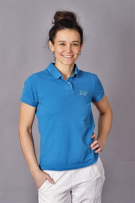 Fyzioterapeutka pracuje s dieťaťom