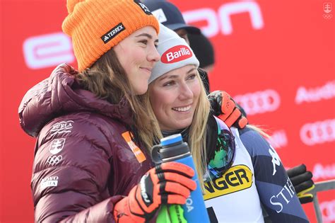 Petra Vlhová a Mikaela Shiffrinová na stupňoch víťazov