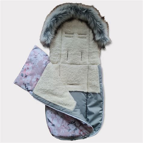 Ilustrácia fusaku do športového kočíka s dieťaťom