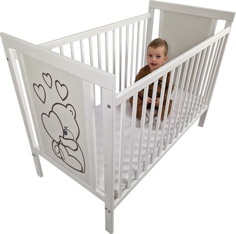 Ilustrácia detskej postieľky z masívneho buka