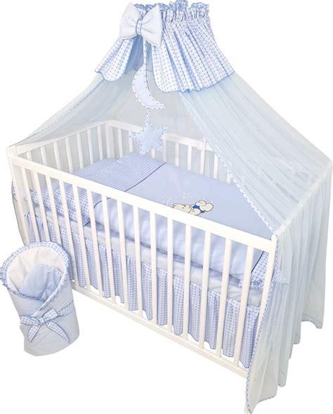 Detaily detskej postieľky s medvedíkom