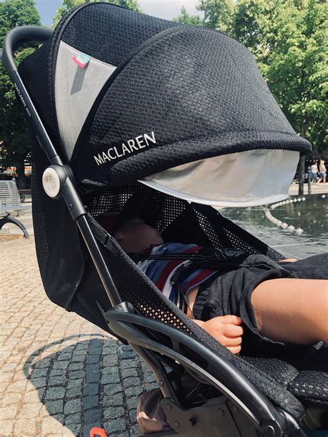 Detaily športového kočíka s polohovaním