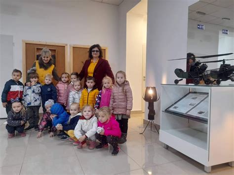 Deti si prezzerajú priestory materskej školy