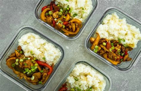 príprava jedla do krabičiek