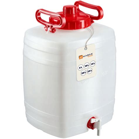 Ilustrácia ženy nesúcej kanister s vodou