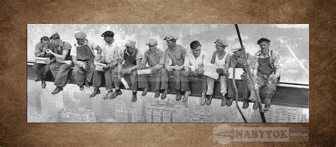 Robotníci obedujú na nosníku v New Yorku