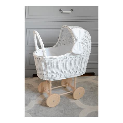 Porovnanie dizajnov drevených kočíkov pre bábiky