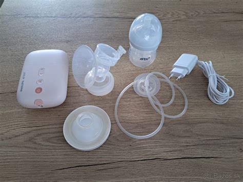 Dieťa používa elektrickú odsávačku
