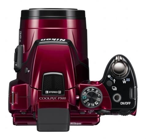 Ilustrácia dieťaťa pijúceho z malého pohára s dvomi ušami